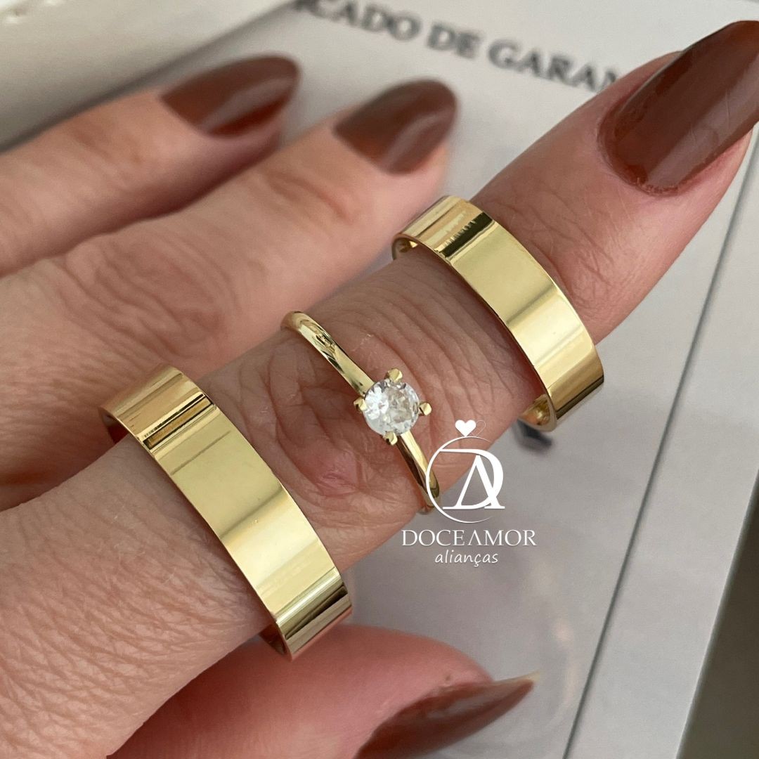Par de Alianças em Prata 950 	Banho Ouro 18K  5mm e 6mm Modelo: DA-027-2  Solitário Tradicional