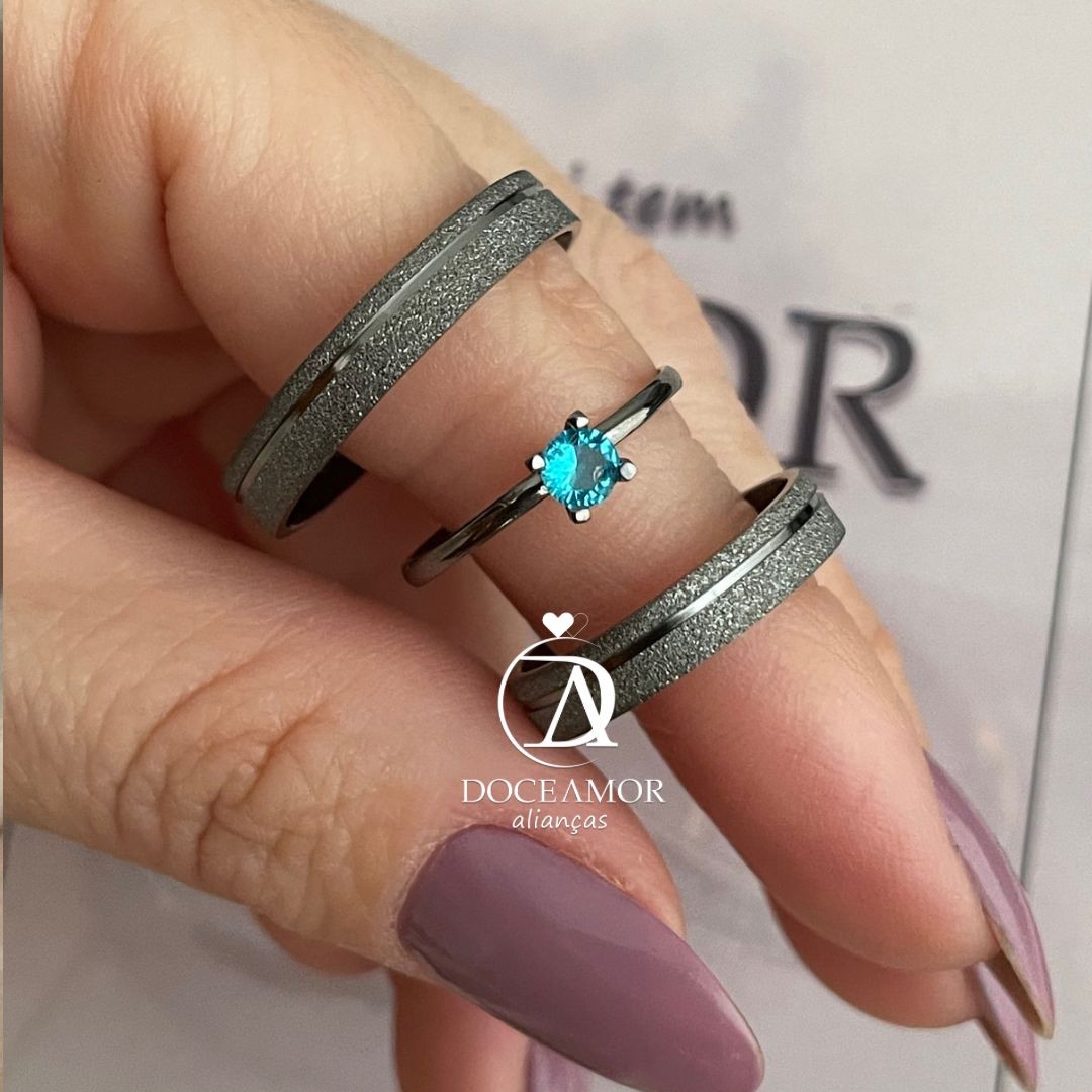 Par de Alianças em Prata 950 Banho  Ródio Negro - 4mm  Modelo: DA-017-4 Solitário Tradicional