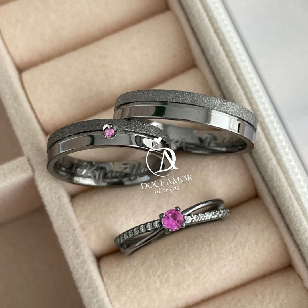 Par de Alianças em Prata 950  Banho  Ródio Negro - 4mm  Modelo: DA-019-5 Solitário Princess