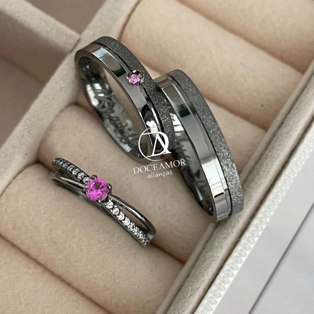 Par de Alianças em Prata 950  Banho  Ródio Negro - 4mm  Modelo: DA-019-5 Solitário Princess