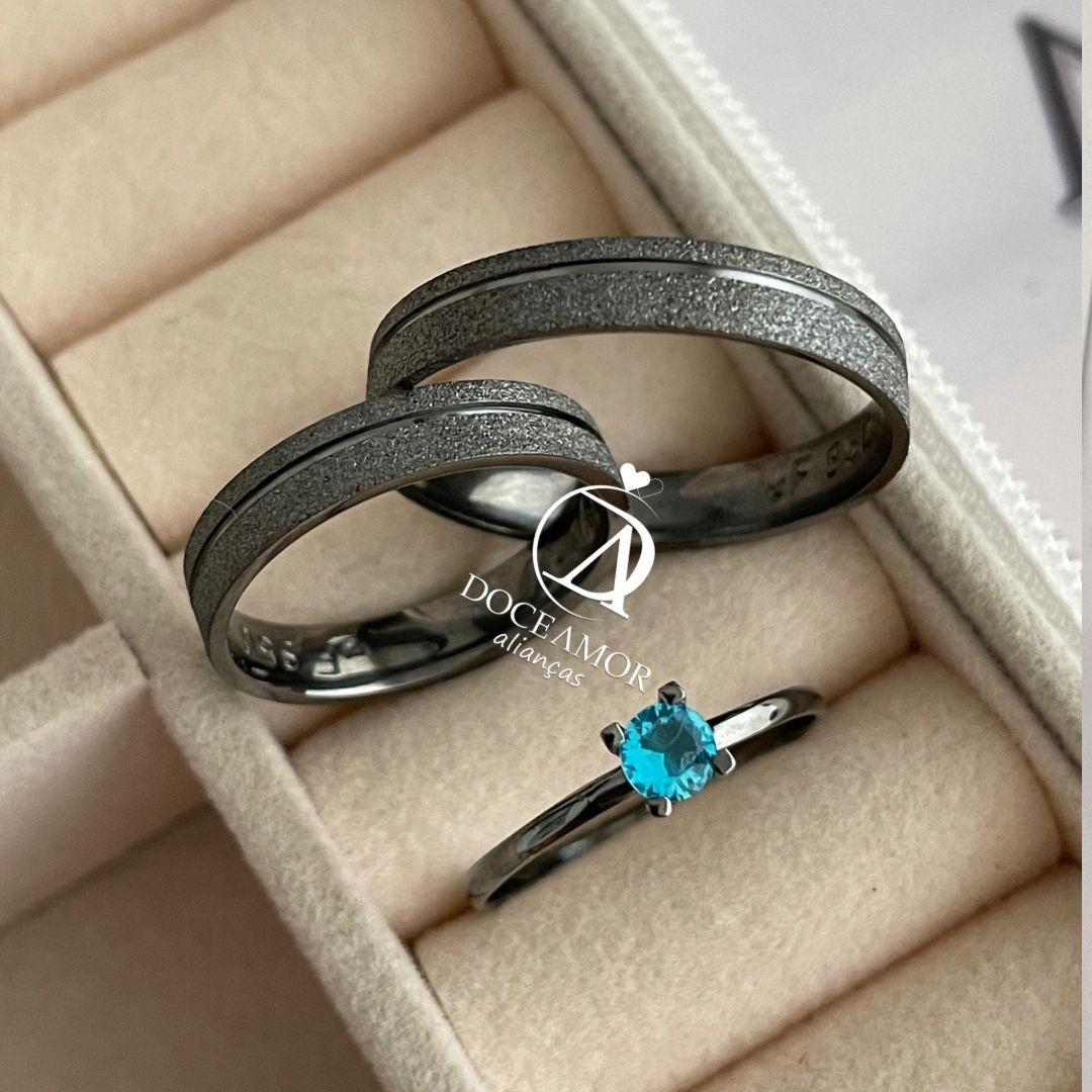 Par de Alianças em Prata 950 Banho  Ródio Negro - 4mm  Modelo: DA-017-4 Solitário Tradicional