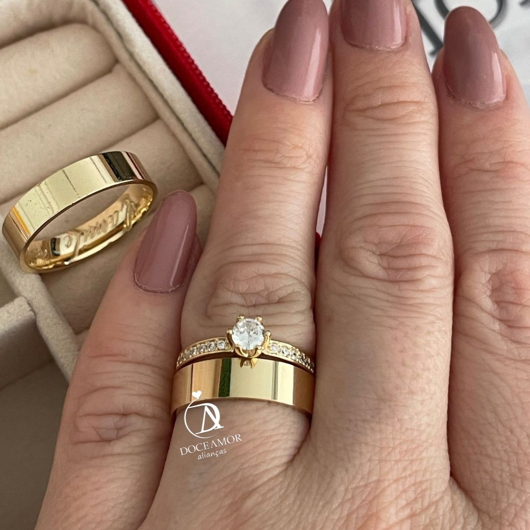 Par de Alianças em Prata 950 	Banho Ouro 18K ? 5mm Modelo: DA-027-11 Solitário Ellegance