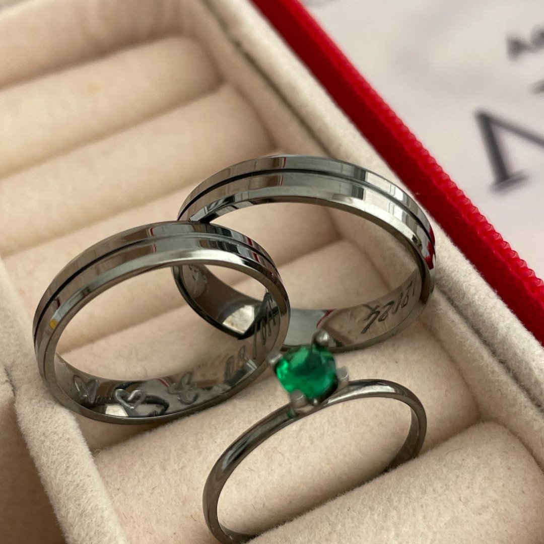 Par de Alianças em Prata 950 Banho  Ródio Negro - 4mm Modelo: DA-018 Solitário Tradicional