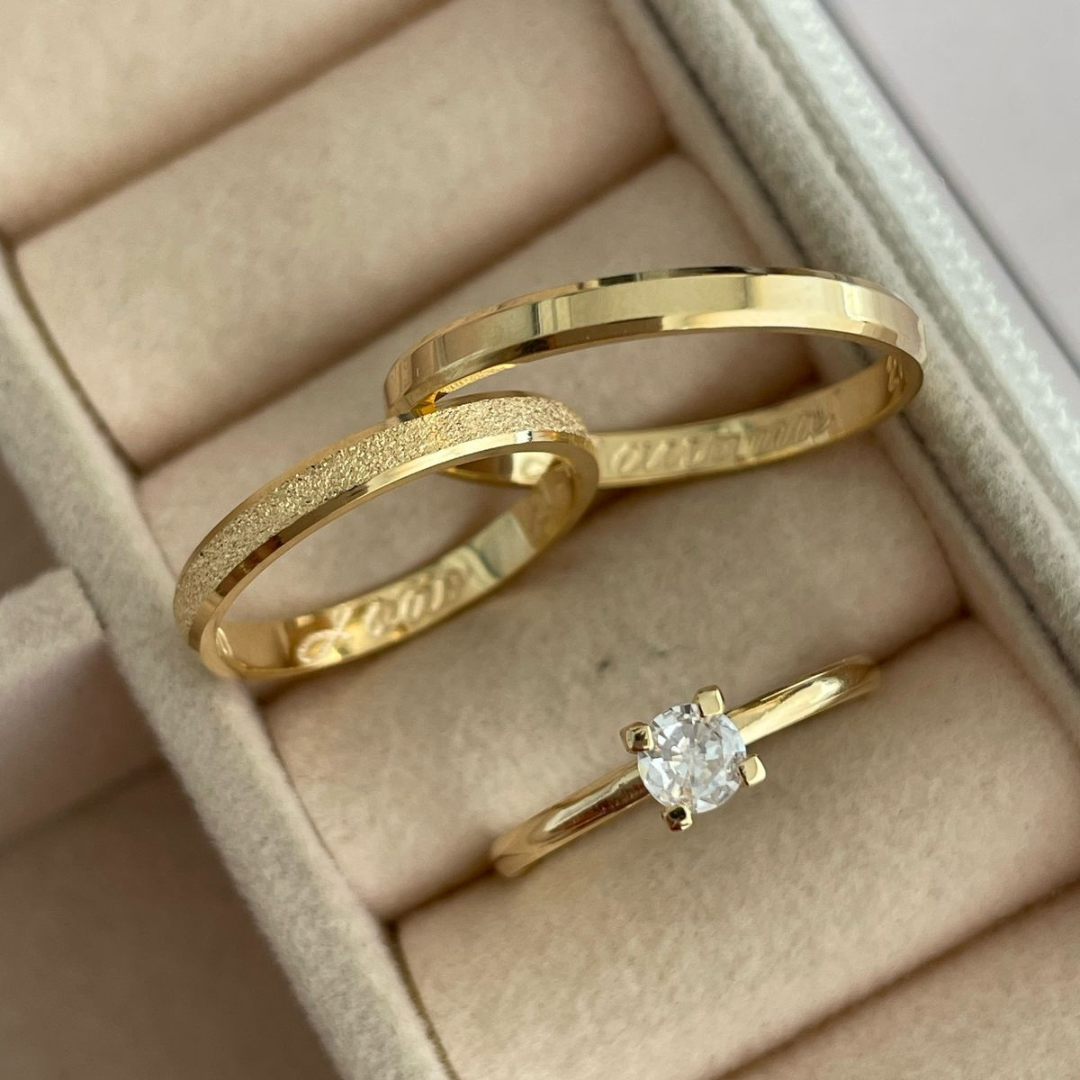 Par de Alianças em Prata 950  Banho de Ouro 18K  Modelo: DA-044-1 - Solitário Tradicional 