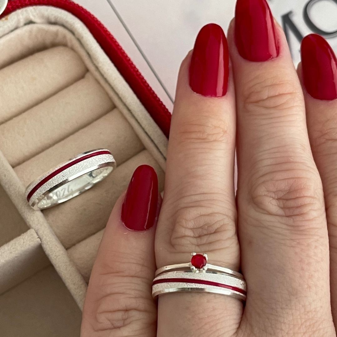 Alianças Akai ito - 4mm - Chanfradas Foscas - Solitário Tradicional