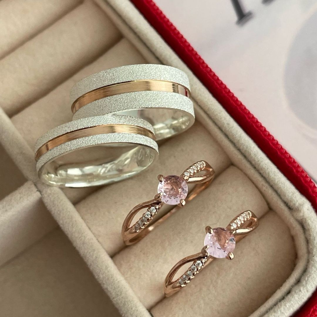 Alianças em Prata 950 - Maya - 8mm e 5mm  - com Filetes Banhados no Ouro Rose - Solitário Princes