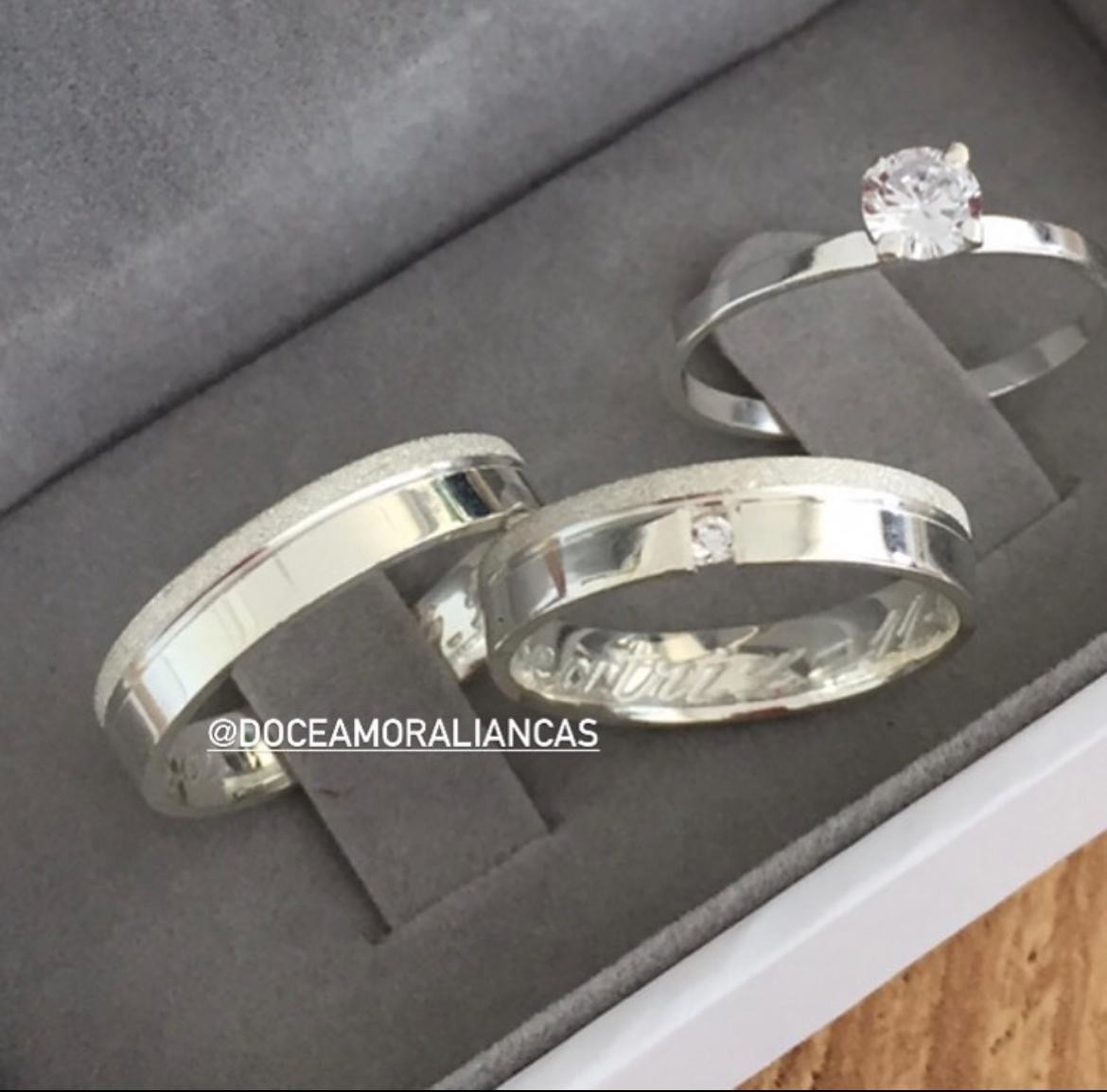 Par de Alianças em Prata 950   5mm Modelo: DA-029  Solitário Tradicional