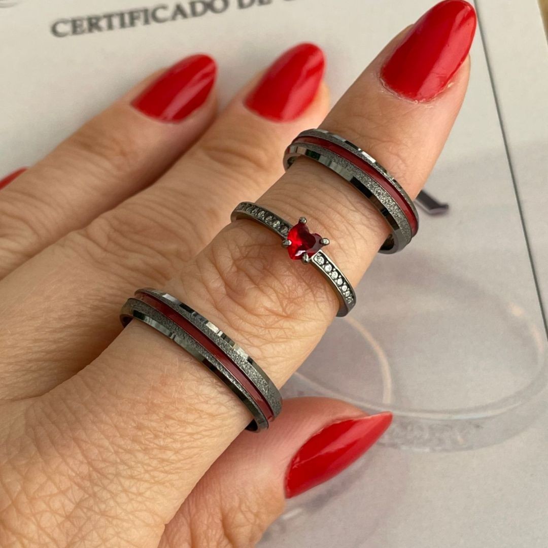 Alianças Akai ito com Banho de Ródio Negro - 4mm  - Retas - Solitário Elegance pedra Coração