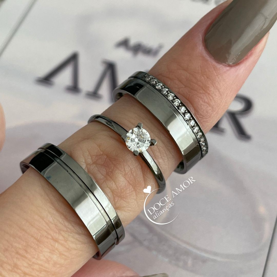 Par de Alianças em Prata 950 - Banho Ródio Negro - 5mm - Modelo: DA-038 - Solitário Tradicional
