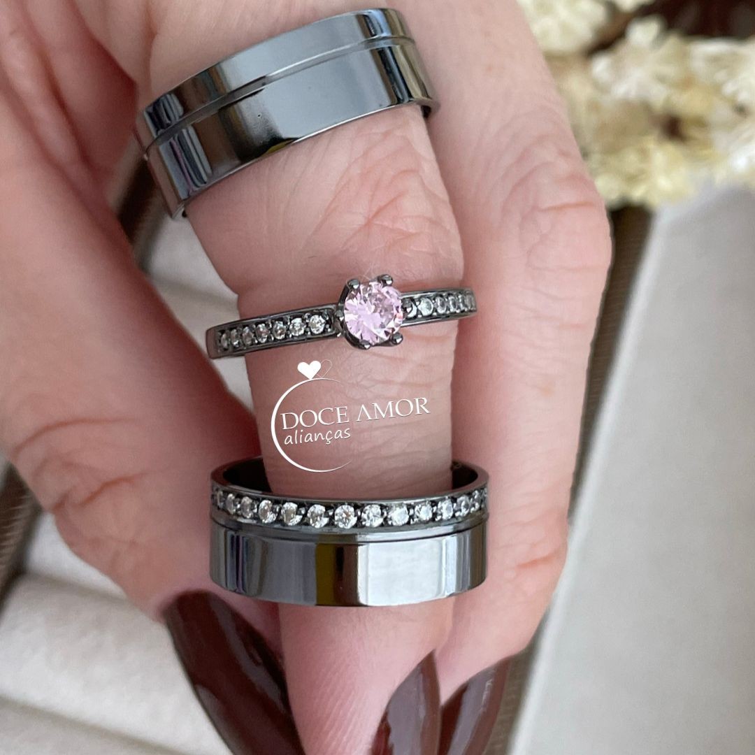 Par de Alianças em Prata 950 - Banho Ródio Negro - 7mm -  Modelo: DA-038-2 - Solitário Ellegance 